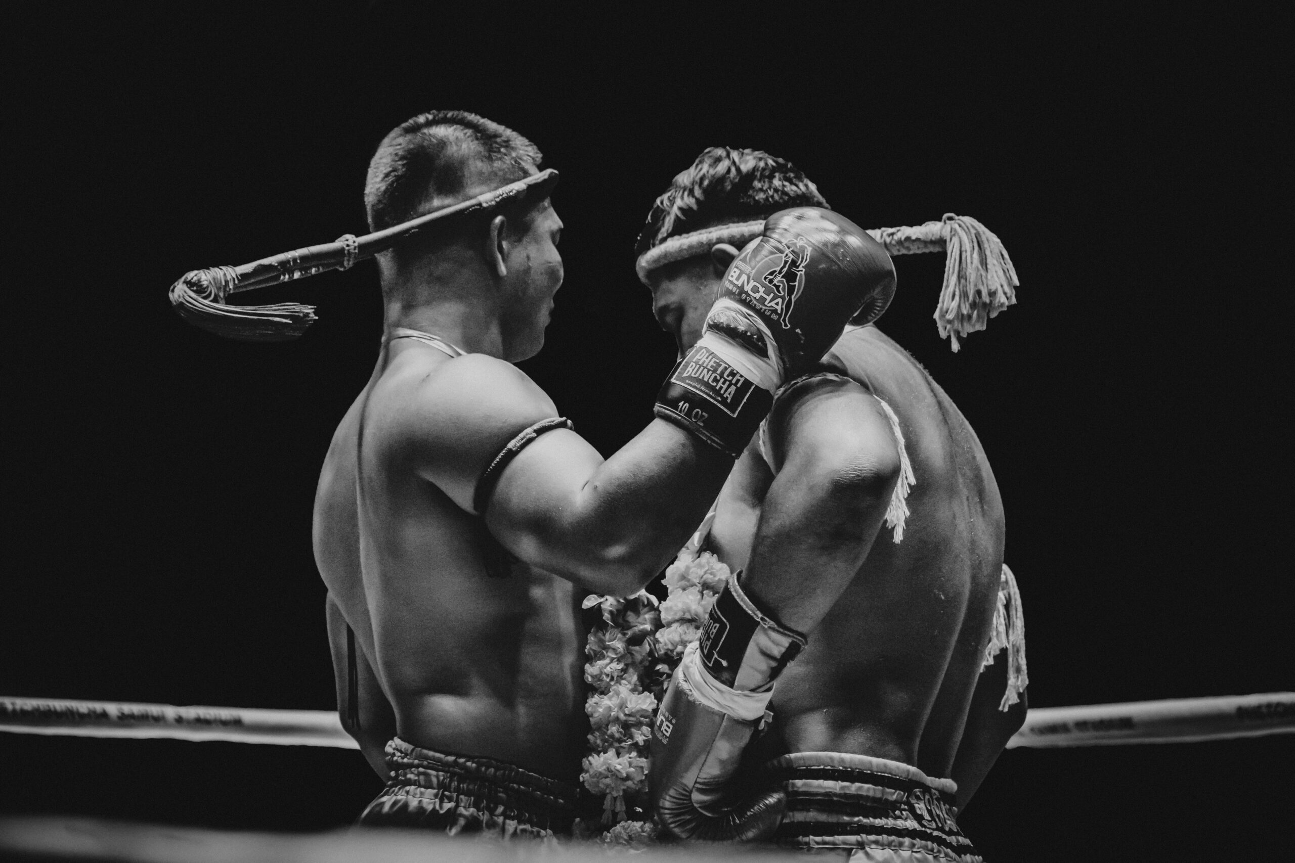 Two Muay Thai boxers fighting